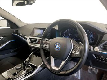BMW 3 Series 2.0 330e 12kWh SE Pro Touring 5dr Petrol Plug-in Hybrid Auto Eur