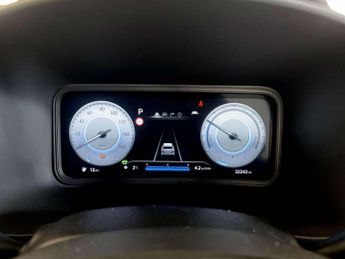 Hyundai KONA 39kWh Premium SUV 5dr Electric Auto (10.5kW Charger) (136 ps)
