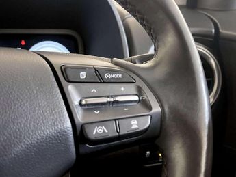 Hyundai KONA 39kWh Premium SUV 5dr Electric Auto (10.5kW Charger) (136 ps)