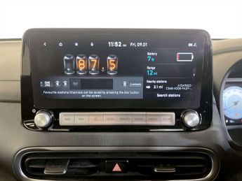 Hyundai KONA 39kWh Premium SUV 5dr Electric Auto (10.5kW Charger) (136 ps)