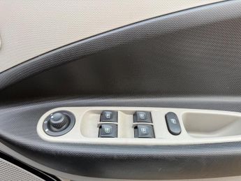 Renault Zoe 22kWh Dynamique Nav Auto 5dr (Battery Lease)