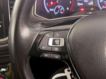 Volkswagen T-Roc 1.5 TSI GPF EVO Design SUV 5dr Petrol DSG Euro 6 (s/s) (150 ps)