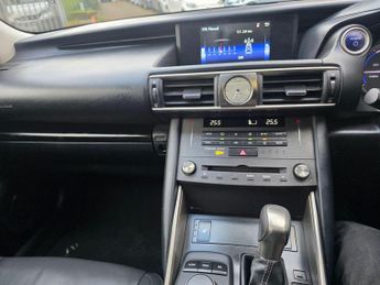 Lexus IS 2.5 300h E-CVT Euro 6 (s/s) 4dr