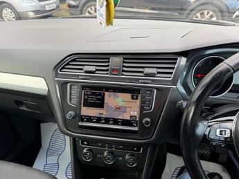 Volkswagen Tiguan 2.0 TDI BlueMotion Tech SE Navigation DSG 4Motion Euro 6 (s/s) 5