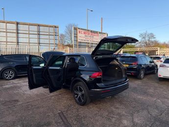 Volkswagen Tiguan 2.0 TDI BlueMotion Tech SE Navigation DSG 4Motion Euro 6 (s/s) 5