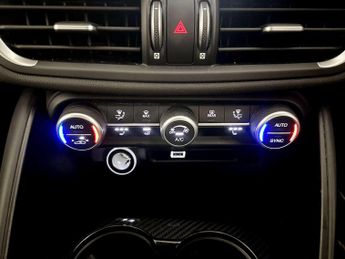 Alfa Romeo Giulia 2.9 V6 Bi-Turbo Quadrifoglio Auto Euro 6 (s/s) 4dr