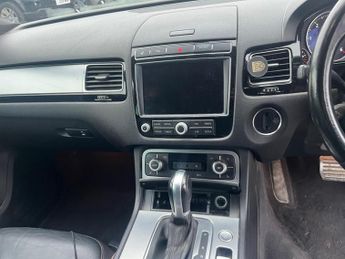 Volkswagen Touareg 3.0 TDI V6 BlueMotion Tech R-Line Tiptronic 4WD Euro 6 (s/s) 5dr