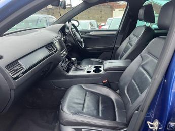 Volkswagen Touareg 3.0 TDI V6 BlueMotion Tech R-Line Tiptronic 4WD Euro 6 (s/s) 5dr