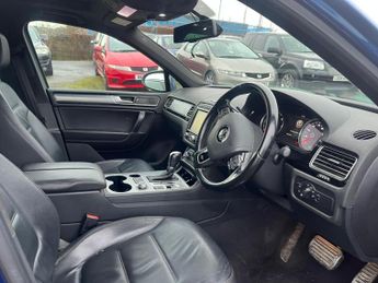 Volkswagen Touareg 3.0 TDI V6 BlueMotion Tech R-Line Tiptronic 4WD Euro 6 (s/s) 5dr
