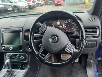 Volkswagen Touareg 3.0 TDI V6 BlueMotion Tech R-Line Tiptronic 4WD Euro 6 (s/s) 5dr