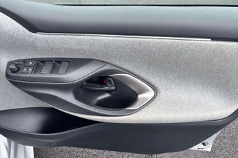 Toyota Yaris 1.5 VVT-h Excel E-CVT Euro 6 (s/s) 5dr