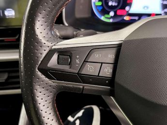 SEAT Leon 1.4 eHybrid 12.8kWh FR Hatchback 5dr Petrol Plug-in Hybrid DSG E