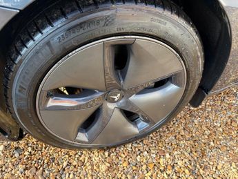 Tesla Model 3 Standard Range Plus Auto RWD 4dr