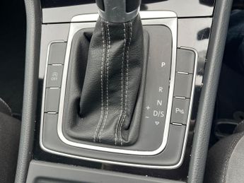 Volkswagen Golf 1.4 TSI BlueMotion Tech ACT R-Line Edition Hatchback 5dr Petrol 