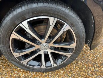 Volkswagen Golf 1.4 TSI BlueMotion Tech ACT R-Line Edition Hatchback 5dr Petrol 