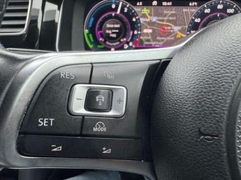 VOLKSWAGEN GOLF 1.4 TSI 8.7kWh GTE Advance Hatchback 5dr Petrol Plug-in Hybrid D