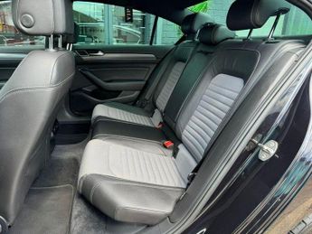 VOLKSWAGEN PASSAT 2.0 BiTDI BlueMotion Tech R-Line Saloon 4dr Diesel DSG 4Motion E