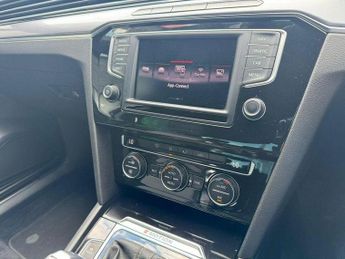 VOLKSWAGEN PASSAT 2.0 BiTDI BlueMotion Tech R-Line Saloon 4dr Diesel DSG 4Motion E