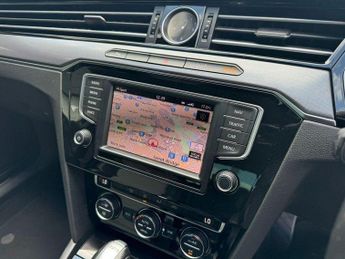 VOLKSWAGEN PASSAT 2.0 BiTDI BlueMotion Tech R-Line Saloon 4dr Diesel DSG 4Motion E