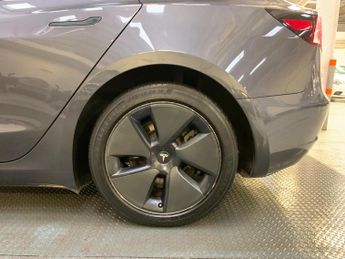 Tesla Model 3 Standard Range Plus Auto RWD 4dr