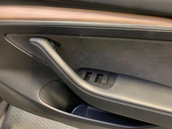 Tesla Model 3 Standard Range Plus Auto RWD 4dr