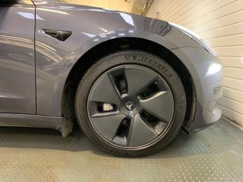 Tesla Model 3 Standard Range Plus Auto RWD 4dr