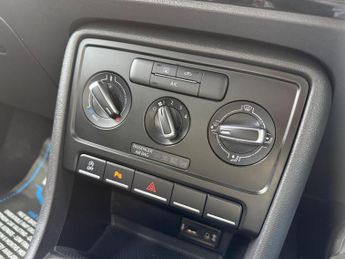 Volkswagen Beetle 2.0 TDI BlueMotion Tech Design DSG Euro 6 (s/s) 3dr