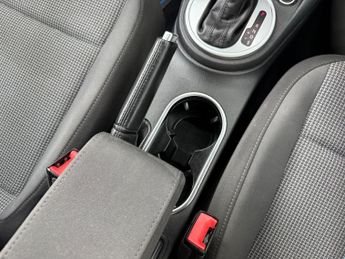 Volkswagen Beetle 2.0 TDI BlueMotion Tech Design DSG Euro 6 (s/s) 3dr