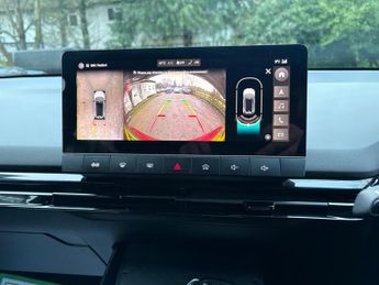 MG MG4 64kWh Trophy Long Range Auto 5dr