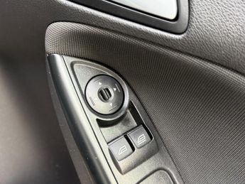 Ford Focus 1.6 Zetec Powershift Euro 5 5dr