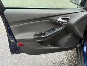Ford Focus 1.6 Zetec Powershift Euro 5 5dr