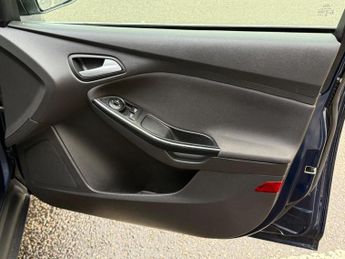 Ford Focus 1.6 Zetec Powershift Euro 5 5dr