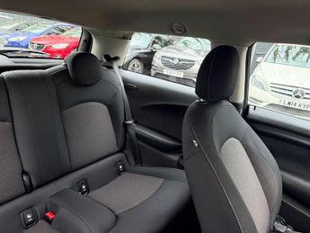 MINI Hatch 1.5 Cooper Hatchback 3dr Petrol Auto Euro 6 (s/s) (136 ps)