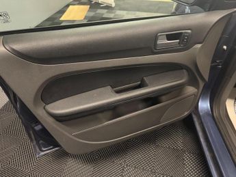 Ford Focus 1.6 Sport 5dr