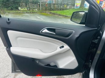 Mercedes-Benz B Class 1.8 B200 CDI Sport MPV 5dr Diesel 7G-DCT Euro 5 (s/s) (136 ps)