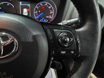 Toyota Yaris 1.5 VVT-h Icon Tech E-CVT Euro 6 (s/s) 5dr