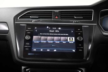 Volkswagen Tiguan 2.0 TDI R-Line Tech DSG Euro 6 (s/s) 5dr