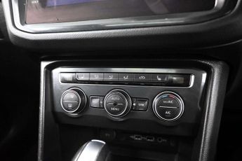 Volkswagen Tiguan 2.0 TDI R-Line Tech DSG Euro 6 (s/s) 5dr