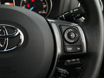 Toyota Yaris 1.5 VVT-h Y20 Bi-tone E-CVT Euro 6 (s/s) 5dr
