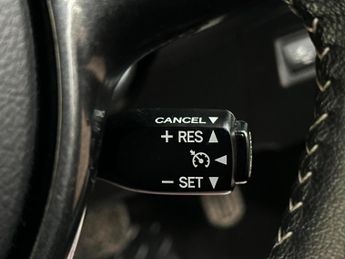 Toyota Yaris 1.5 VVT-h Y20 Bi-tone E-CVT Euro 6 (s/s) 5dr