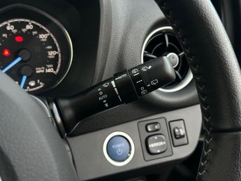 Toyota Yaris 1.5 VVT-h Y20 Bi-tone E-CVT Euro 6 (s/s) 5dr