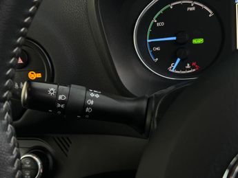 Toyota Yaris 1.5 VVT-h Y20 Bi-tone E-CVT Euro 6 (s/s) 5dr