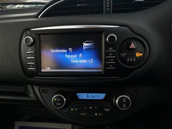 Toyota Yaris 1.5 VVT-h Y20 Bi-tone E-CVT Euro 6 (s/s) 5dr