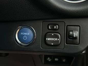 Toyota Yaris 1.5 VVT-h Y20 Bi-tone E-CVT Euro 6 (s/s) 5dr