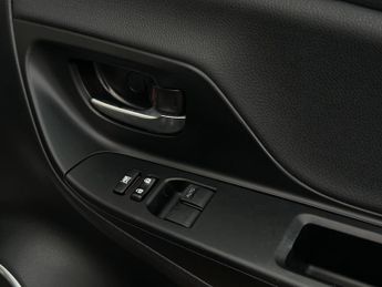 Toyota Yaris 1.5 VVT-h Y20 Bi-tone E-CVT Euro 6 (s/s) 5dr