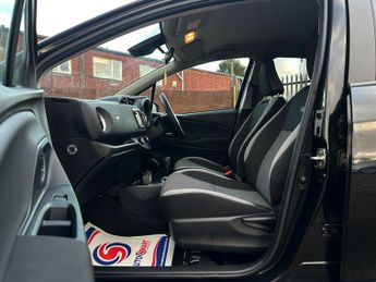 Toyota Yaris 1.5 VVT-h Y20 Bi-tone E-CVT Euro 6 (s/s) 5dr
