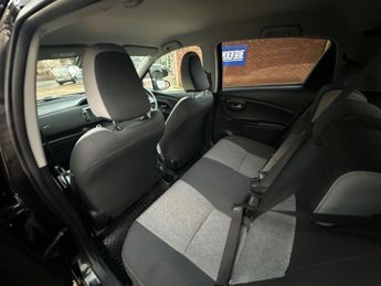Toyota Yaris 1.5 VVT-h Y20 Bi-tone E-CVT Euro 6 (s/s) 5dr