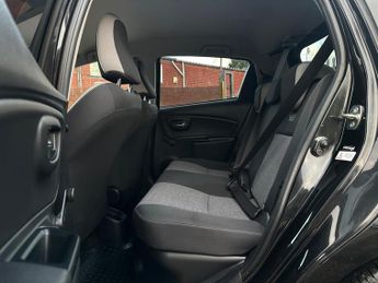 Toyota Yaris 1.5 VVT-h Y20 Bi-tone E-CVT Euro 6 (s/s) 5dr