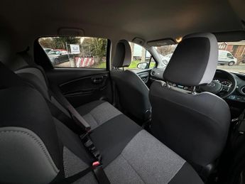 Toyota Yaris 1.5 VVT-h Y20 Bi-tone E-CVT Euro 6 (s/s) 5dr