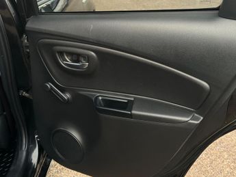 Toyota Yaris 1.5 VVT-h Y20 Bi-tone E-CVT Euro 6 (s/s) 5dr